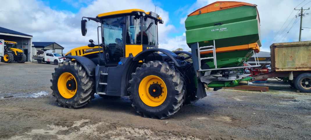 2022 2022 JCB 4220 Fastrac Tractor for sale